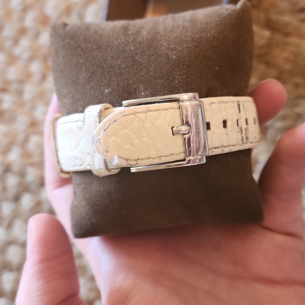 Michael Kors White Diamond Watch with Box - Picture 8 of 13